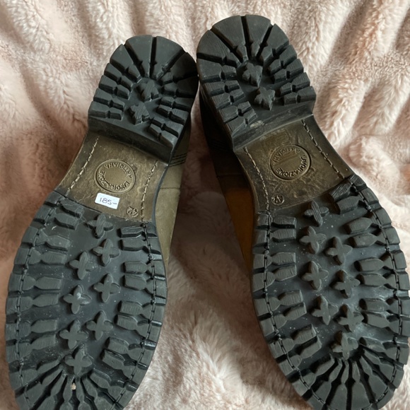 Bueno green Chelsea ankle boots. - Picture 7 of 8